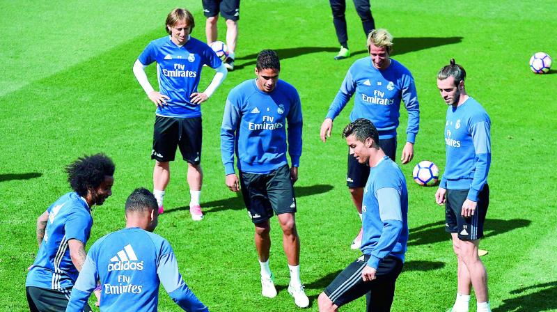 Real Madrids Portuguese forward Cristiano Ronaldo (2ndR) controls a ball past his teammates during a training session at Valdebebas training ground in Madrid on April 22, 2017, on the eve of the Spanish League Clasico football match Real Madrid CF vs FC Barcelona. (Photo: AFP)
