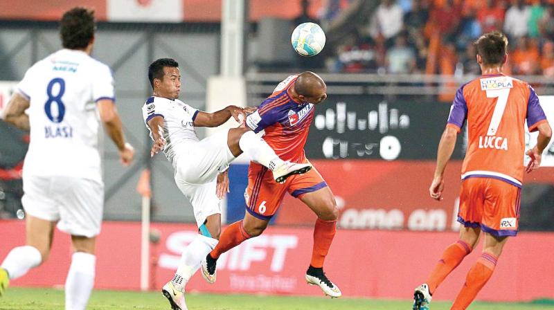 A slice of action from FC Pune Citys Indian Super League tie against Chennaiyin FC on Sunday. (Photo: DC)