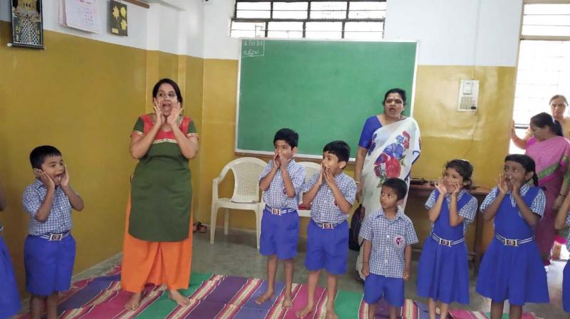 A drama therapy session being held for schoolchildren by Chiranthana (Photo: DC)