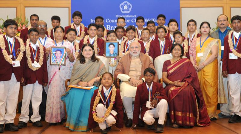 Prime Minister Narendra Modi with the winners of National Bravery Awards for children 2016. (Photo: Twitter)