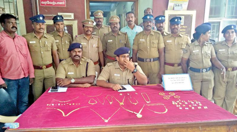 Police with the recovered gold. (Photo: DC)