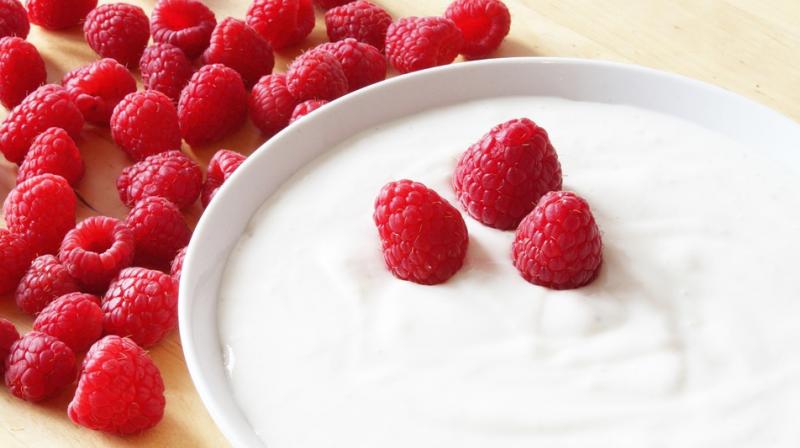 Other than being delicious, yogurt has several health and beauty benefits (Photo: Pixabay)