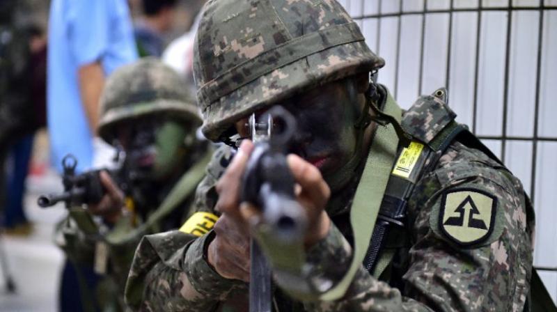There were no shots at the time, but about 90 minutes later South Korean troops fired around 20 rounds from a K-3 machine gun to warn off Northern guards, says the spokesperson for Seouls defence ministry. (Photo: AFP)