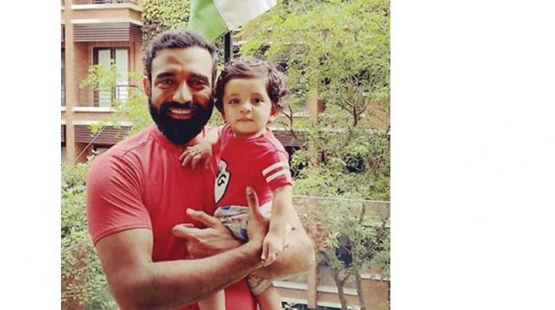 Robin Uthappa with his son.