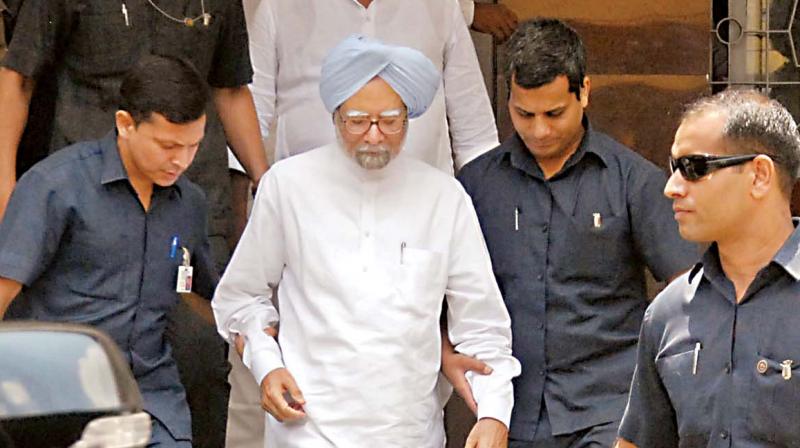 Former Prime Minister Manmohan Singh arrives for a meeting at Karnataka Pradesh Congress Committee office in Bengaluru on Monday (Photo:  KPN)