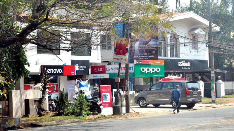 The single bench in a directive had instructed the corporation to close down over 240 shops at Panampilly Nagar which were running without licence.