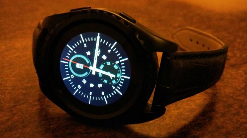 Eager smartwatch enthusiasts will notice that it co-incidentally looks pretty identical to Samsungs Gear S3 smartwatch.