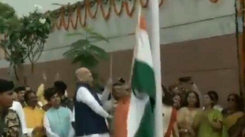 The Congress posted a video on its official Twitter handle in which the BJP chief is seen unfurling the flag, which falls down soon after he pulls the string. (Photo: Screengrab)
