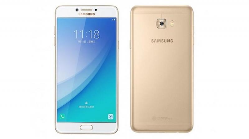 The Galaxy C7 Pro runs on Android 6.1 Marshmallow and comes with an Always-on display and a fingerprint sensor embedded in the home button.