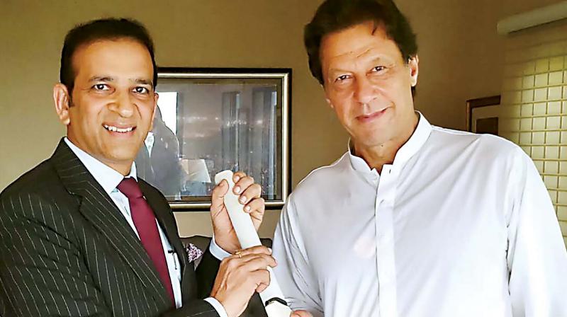 Indian envoy to Pakistan Ajay Bisaria presents a cricket bat signed by the Indian cricket team to Pak PM-elect Imran Khan in Islamabad on Friday (Photo: AFP)