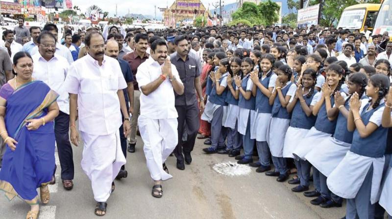 CM Edappadi.K.Palaniswami greets students on his way to MGR birth centenary celebrations in Namakkal. (Photo: DC)