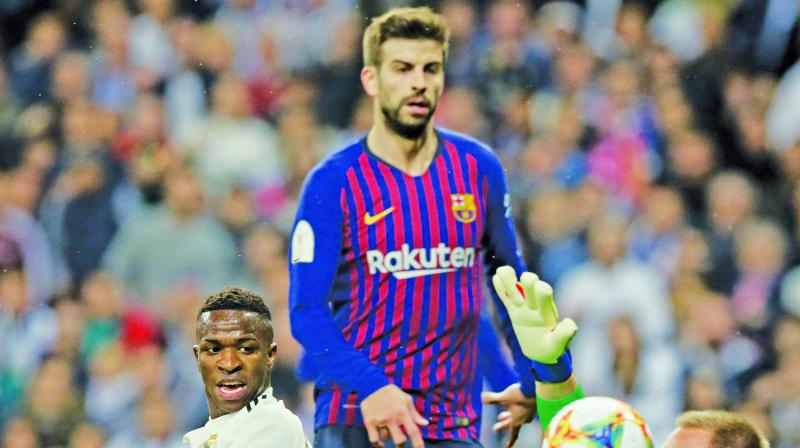 Real Madrid forward Vinicius Junior (left) vies for the ball with Barcelona goalkeeper Marc-Andre ter Stegen during the Copa del Rey semifinal match. (Photo: AP)