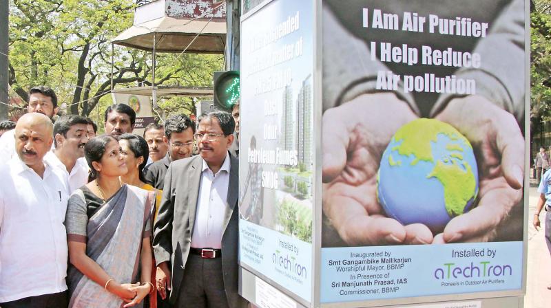 City Mayor Gangambike inaugurated an air purifier at Hudson Circle on Thursday.