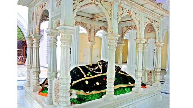 The Hazrat Syed Shah Nooruddin Qumais Al-Qadri dargah in Nampally.	(Image: Deepak Deshpande)