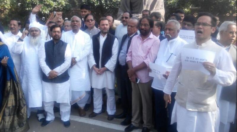 Opposition parties protest against demonetisation in Parliament complex (Photo: ANI Twitter)