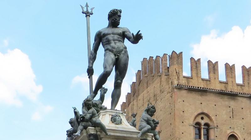 Neptune statue that statue stands in the Piazza del Nettuno in the Italian city of Bologna.