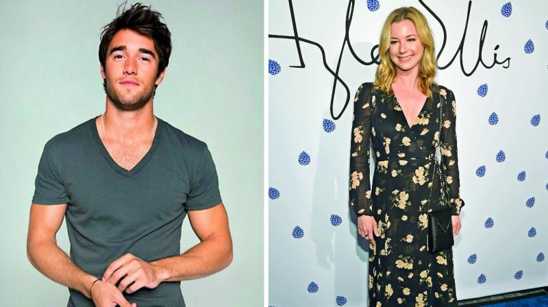 Emily VanCamp and Josh Bowman are engaged