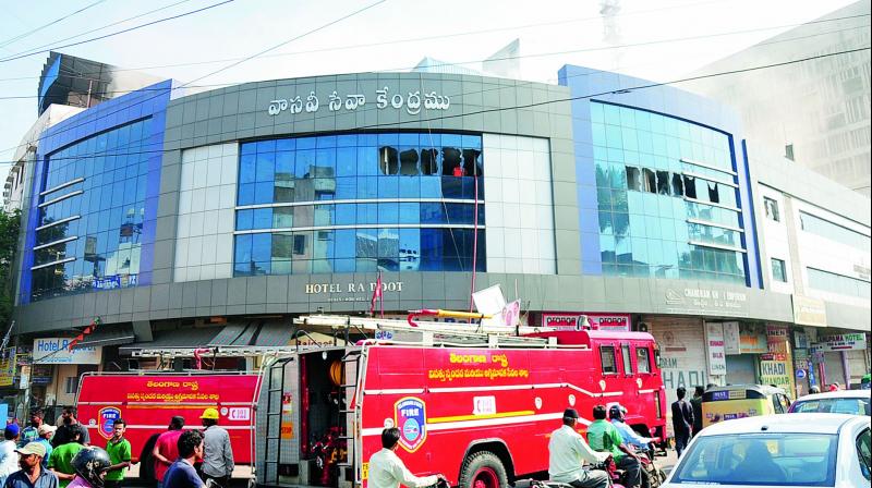 Fire fighters struggle to douse a fire which broke out at about 8.30 pm on Friday at Lakdikapul. The fire broke out in an electronics shop at Vasavi Seva Kendram on the second floor. Four fire tenders took two hours to fight the fire, officials said. (Photo: Deccan Chronicle)