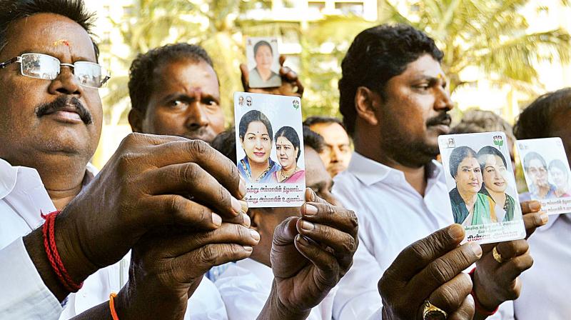 Supporters of AIADMK leader Sasikala outside Parappana Agrahara central prison. (Photo: DC)