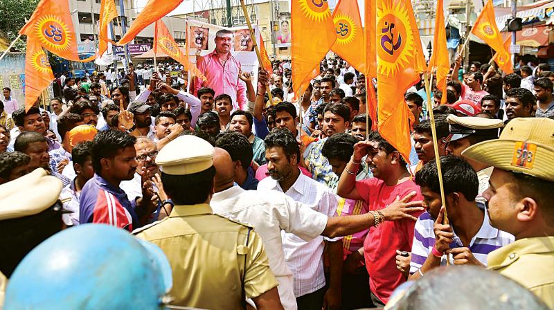 Members of Hindutva outfits stage a protest against the murder of RSS activist Rudresh, in Bengaluru on Monday(Photo: DC)