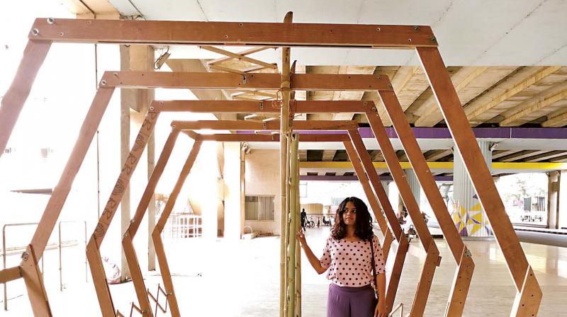 The portable art gallery was designed by Eduardo da Conceicao, an artist-slash-architect as a collaboration between Sandbox Collective and the Goethe Institute.