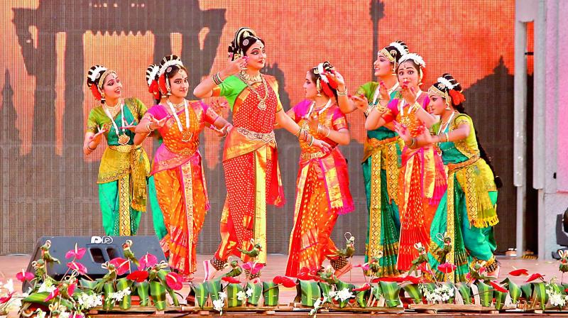 The dancers enchanted the packed Lal Bahadur Shastri stadium, which included eminent delegates of the Conference. (Photo: Dc)