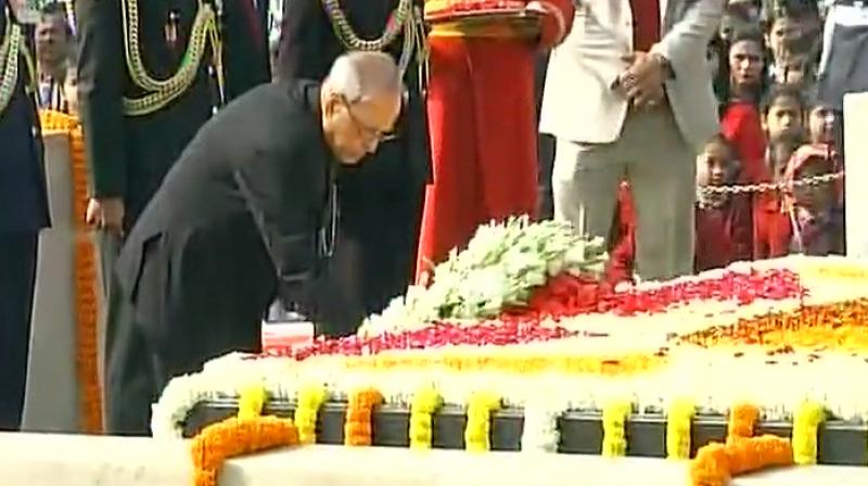 President Pranab Mukherjee paying tribute to Mahatma Gandhi on his 69th death anniversary. (Photo: ANI Twitter)