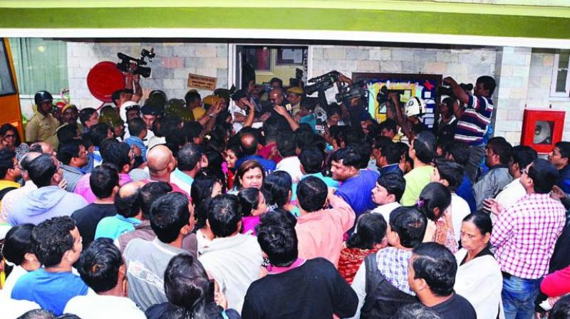 Parents protest at GD Birla Centre for Education at Ranikuthi, Kolkata, on Friday after the sexual assault case came to light on Friday morning. (Photo: Asian Age)