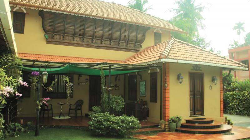 A 600-year old gable with intricate carvings which was through from Kochi by Anitha welcomes us to the beautiful interiors.