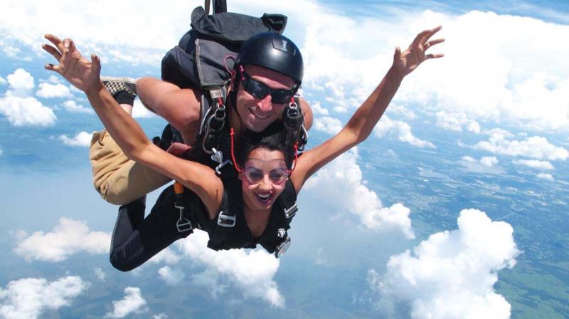 Sanjjanaa with a sky diving expert at Tampa. Many avid travellers prefer being adventurous and getting an adrenaline high on their holidays.
