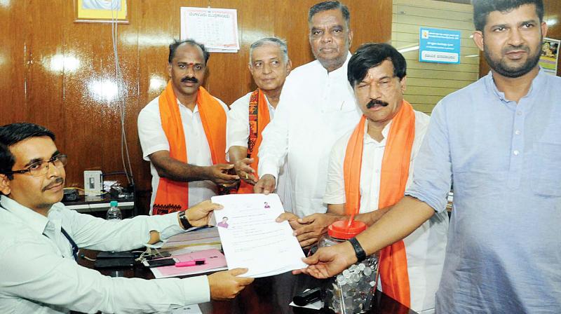 BJP candidate S.A .Ramadas files nomination papers in Mysuru on Saturday (Image: KPN)