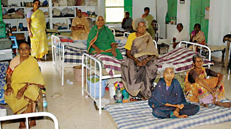Inspite of these guarantees, many elderly in India lead precarious lives depending on others for basic facilities. (Photo: DC)