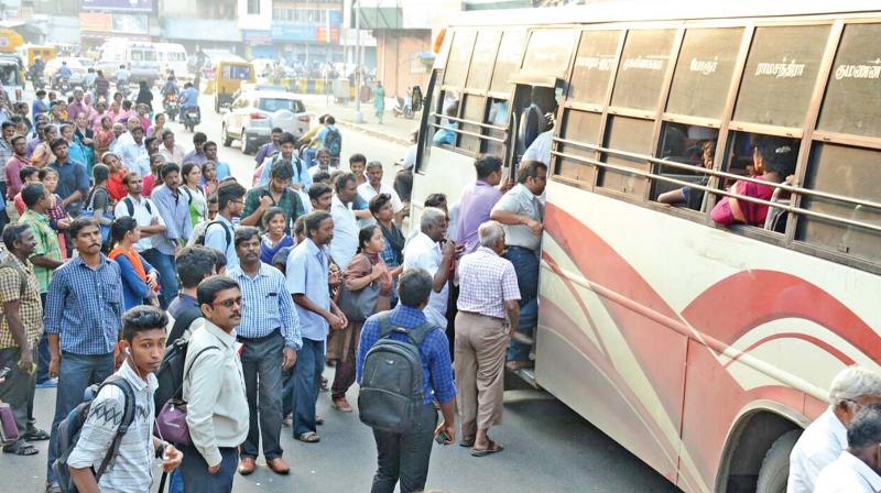 As offices were shut early, MTC buses remain crowded with panicked people. (Photo: DC)
