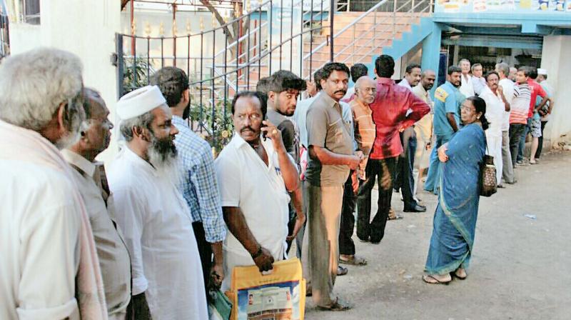 People queue up in the Aavin booth to purchase milk in Madurai on Monday (Photo: DC)