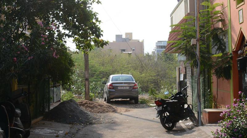 Residents forced to take narrow circuitous route via MGR Nagar to reach 100 feet bypass road. (Photo: DC)