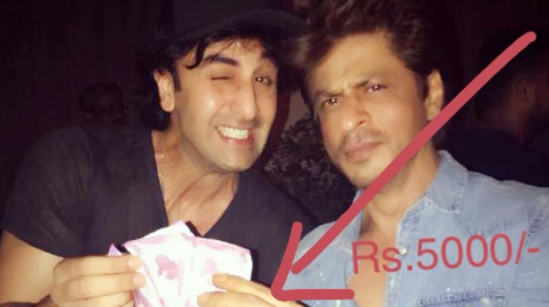 The picture of Shah Rukh Khan giving Ranbir Kapoor his reward for suggesting the title Jab Harry Met Sejal.