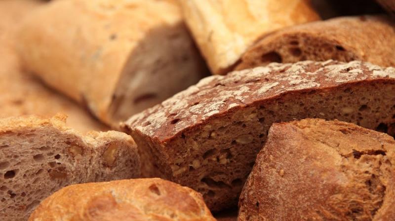 Save the bread for last at mealtime, new study urges. (Photo: Pexels)