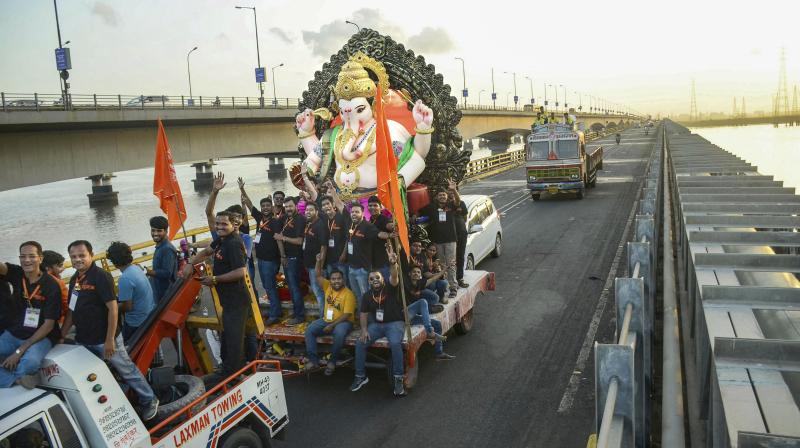 Devotees transport a Ganesha idol from Old Vashi Creek to be installed at a pandal ahead of Ganpati festival, in Navi Mumbai. (Photo: AP)