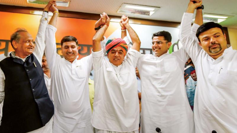 Former Rajasthan BJP MLA Manvendra Singh (C) with RPCC chief Sachin Pilot, senior Congress leader Ashok Gehlot and others at a press conference, in New Delhi on Wednesday. (PTI)