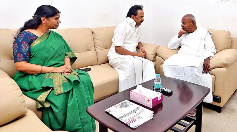 Janata Dal (Secular) chief H. D. Deve Gowda interacts with DMK working president MK Stalin and DMK MP Kanimozhi in Chennai on Friday.  (Photo:DC)