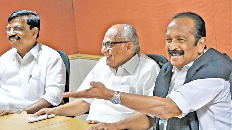 MDMK general secretary Vaiko announces his  support to DMK candidate Maruthu Ganesh in  RK Nagar bypolls at his party headquarters, on Sunday. (Photo: DC)