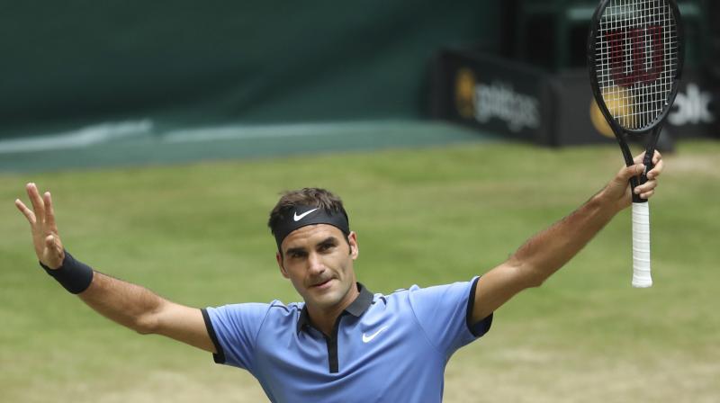 Switzerlands Roger Federer celebrates after beating Germanys Florian Mayer in the quarterfinal of the ATP tournament in Halle (Photo:AP)