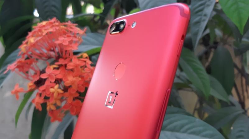 The OnePlus 5T Lava Red is available only in the 8GB/128GB variant and is priced at Rs 37,999.