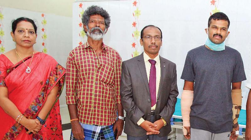 (From right) Narayanaswamy, the recipient along with Dr Ponnambala Namashivayam, Dean of Stanley medical college and hospital, a relative and hand transplant surgeon Dr V. Ramadevi.