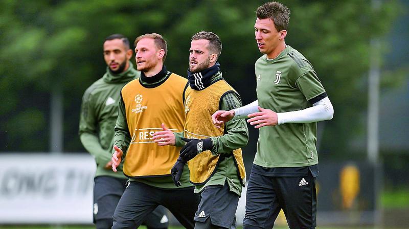 Juventus players Benedikt Howedes from Germany (left), Miralem Pjanic of Bosnia-Herzegovina and Mario Mandzukic from Croatia at a training session in Vinovo on Tuesday, eve of their Champions League match against Real Madrid.(Photo: AFP)