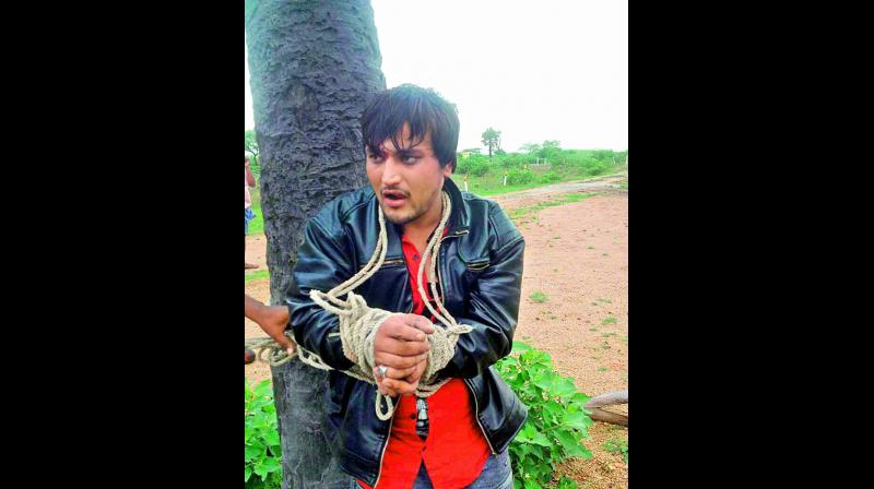 A chain snatcher, who robbed a woman at Koheda village in Hayathnagar, was chased, caught and beaten up by villagers before being handed over to the police on Tuesday.
