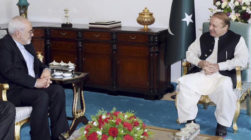 In this photo provided by the Pakistan Press Information Department, visiting Iranian Foreign Minister Mohammad Javad Zarif, left, meets with Pakistani Prime Minister Nawaz Sharif prior to their meeting in Islamabad, Pakistan. (Photo: AP)