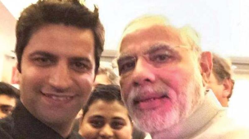 Kunal takes a selfie with Prime Minister Modi