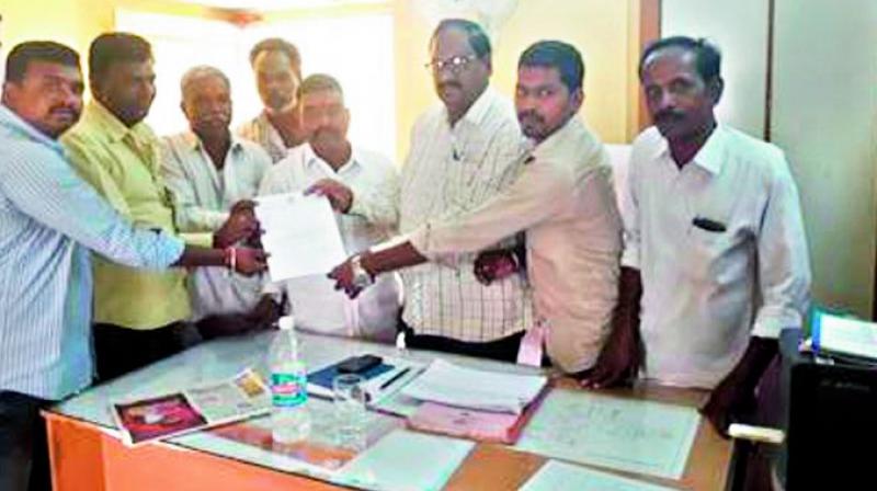 Colony association from Deendayal Nagar in Kukatpally submits representation to water works section manager D.V.Trinath Rao to stop supplying water daily.