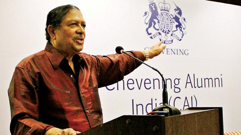 Former Lokayuktha Santosh Hegde delivers the keynote address during the 16th Chevening India lecture-cum-panel discussion on \Moving from Consumers to Citizens - Engagement in Urban Governance\,organised by the Chevening Alumni India (CAI) in Bengaluru on Thursday. (Photo: R. Samuel)